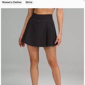 Brand new lululemon tennis skirt!!